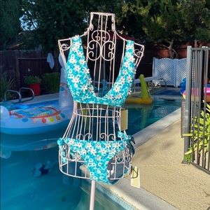 Micheal Kors Spring collection Aqua SZ Small NWT